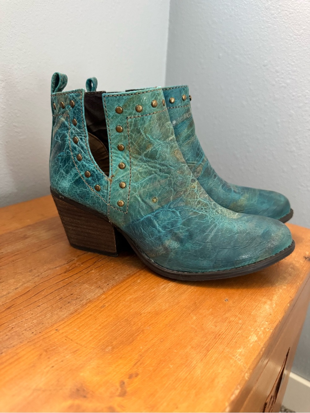Ferrini Turquoise Studded Women's Ankle Boots